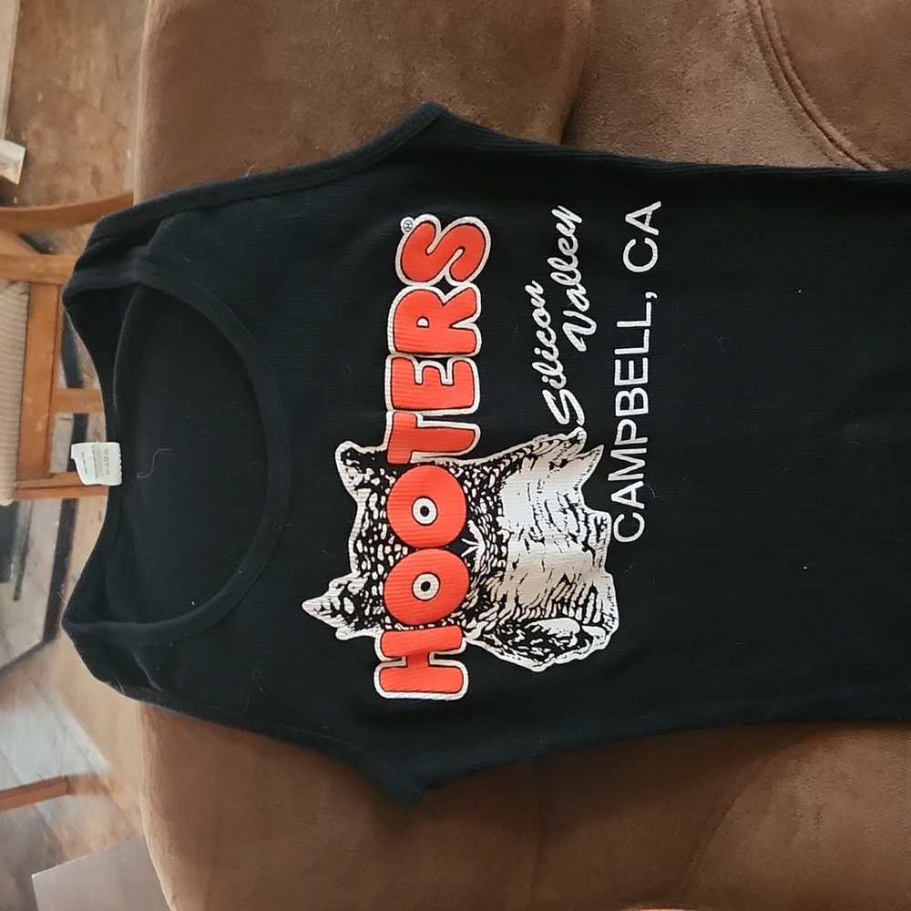 HOOTERS tank top nwot